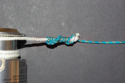 Nœud de liaison Nylon / tresse ( ici un Nœud Derozier coupé au ras au niveau de la tresse et du nylon)