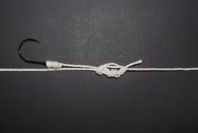 Serrez uniformément. Veillez à bien humecter pour éviter tout échauffement qui aurait tendance à fragiliser votre nœud