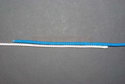 Superposer les deux lignes. La longueur variera selon le diamètre du fil.