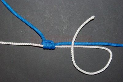 Il suffit alors d\'effectuer la même opération avec l\'autre brin: D\'abord une boucle…