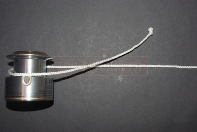 Coupez l\'excédent. Il sera en effet difficile de le couper une fois qu\'il sera dans la bobine.
