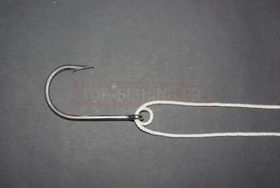Selon la grosseur de votre fil et la longueur du nœud souhaitée, réservez 10 à 30 cm de brin libre.
