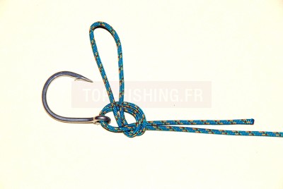 Prenez soin de prendre assez de fil en réalisant le nœud simple pour que la boucle puisse passer autour de l\'objet