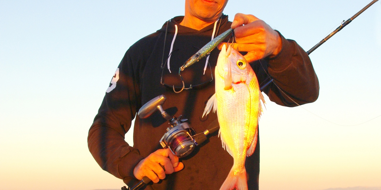 La toute nouvelle Saltiga SJ 68B-6  acceptant des jigs de 220 g et le nouveau moulinet 15HLSJ permettent les pêches les plus profondes