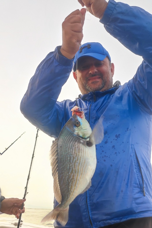 Ce gros calamar a été esche avec un avançon taille XXL