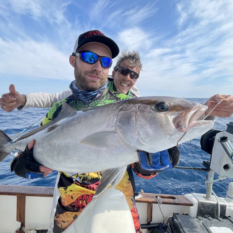 Magnifique sériole prise au downrigger par Tim grâce au moniteur guide de pêche Fabien Harbers !