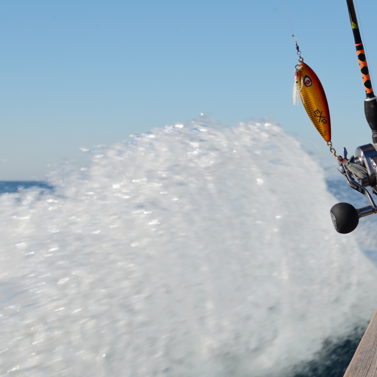 La Slow Pitch est spécifiquement conçue pour la pratique du slow jigging mais permet également de pêcher avec d’autres techniques 