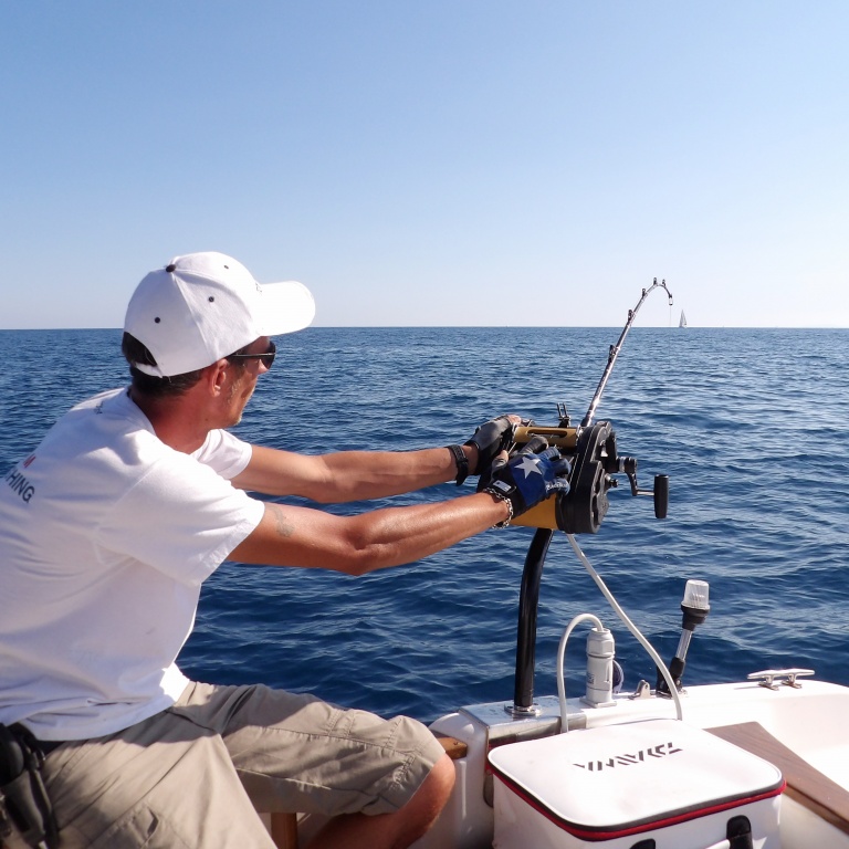 Le moniteur guide de pêche Fabien Harbers utilise un moulinet électrique XL 611 Digital Kristal Fishing