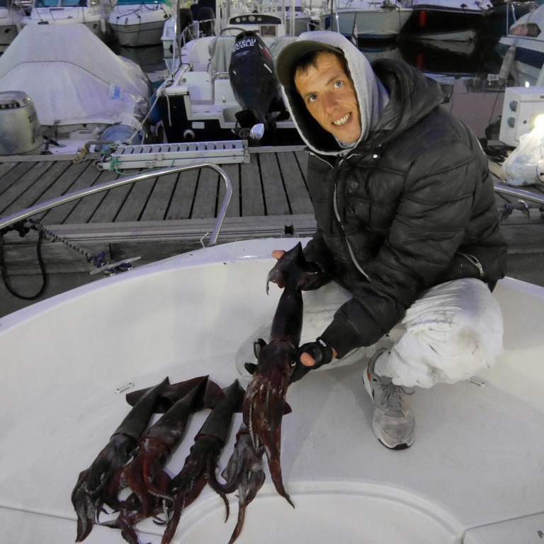 Magnifiques spécimens de calamars rouges pris en peu de temps au moulinet électrique !