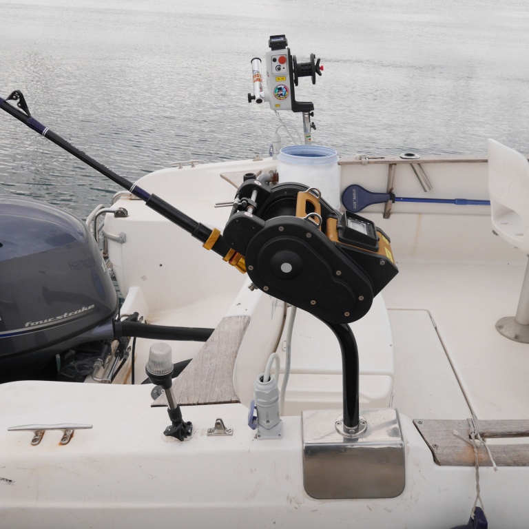 Le bateau du moniteur guide de pêche Fabien Harbers est équipé d’un treuil électrique XL 92 dont il utilise la fonction downrigger ainsi que d’un moulinet XL 611 digital pour les pêches en grandes profondeurs. 